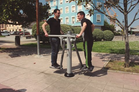 Fitness de plein air Marche pendulaire 2 places en vi-à-vis avec corps en acier