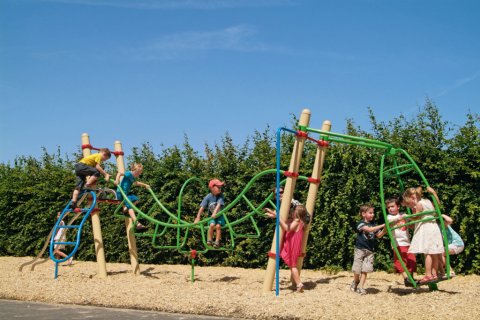 Aires de jeux avec toboggan Univers Métal Europlay