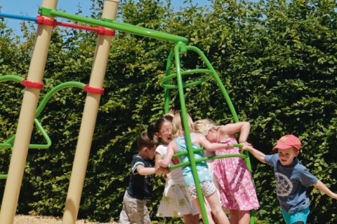 Aires de jeux avec toboggan Univers Métal Europlay