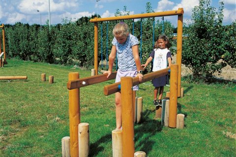 Parcours d'aventure en bois type A pour enfants de 4 à 15 ans 30 pas de géants en chêne Diam. 14 / 90 cm