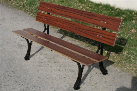 Banc Vosges avec lames en bois et pieds en fonte française. Longueur 1.80 m