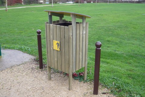 Corbeille Lausanne en bois de Pin robuste avec toit gravé