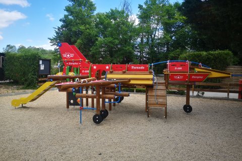 Aire de jeux collective Avion à réaction avec toboggan inox