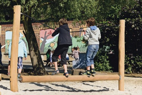 Jeux de force et equilibre en bois de Robinier Nid de Cygogne
