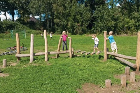 Jeux de force et equilibre en bois de Robinier Nid de Cygogne