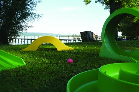 Set Minigolf Professionnel avec 13 obstacles, 2 minigolf clubs, 4 balles de golf et 1 carnet de score