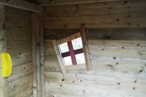 Boutique en bois imprégné pour petits enfants