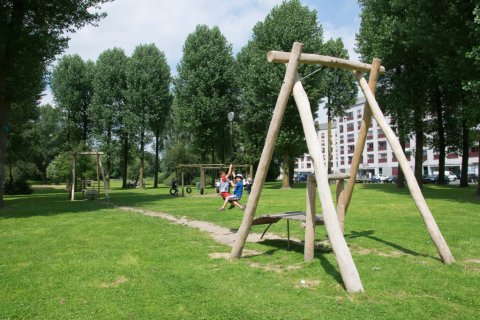 Tyrolienne en bois Téléphérique en bois deux plates-formes pour enfants de 6-15 ans marque EUROPLAY