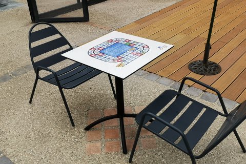 Table de jeux lettres et mots en acier et HPL pour espaces intérieurs et extérieurs